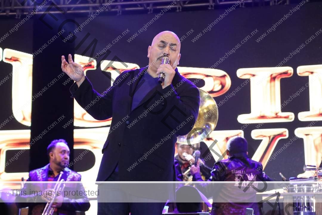 Lupillo Rivera en concierto en la Feria Villaflores Chiapas en 2023. 