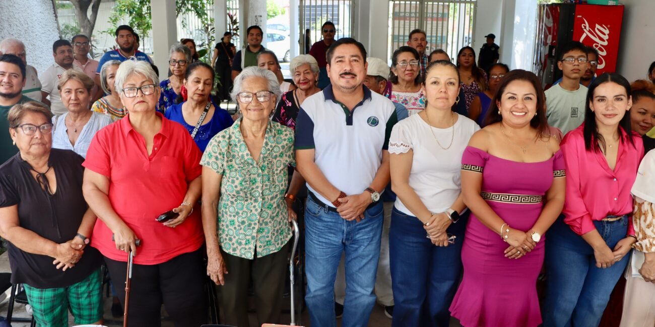 AYUNTAMIENTO Y DIF MUNICIPAL ENTREGAN AYUDAS VISUALES WhatsApp Image 2025 11 03 at 8.07.23 PM 1