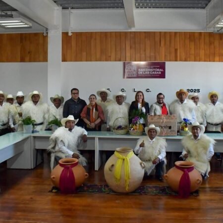 Reconocen habitantes de El Escalón el gobierno de puertas abiertas que encabeza la presidenta Fabiola Ricci Diestel WhatsApp Image 2025 11 10 at 4.11.31 PM