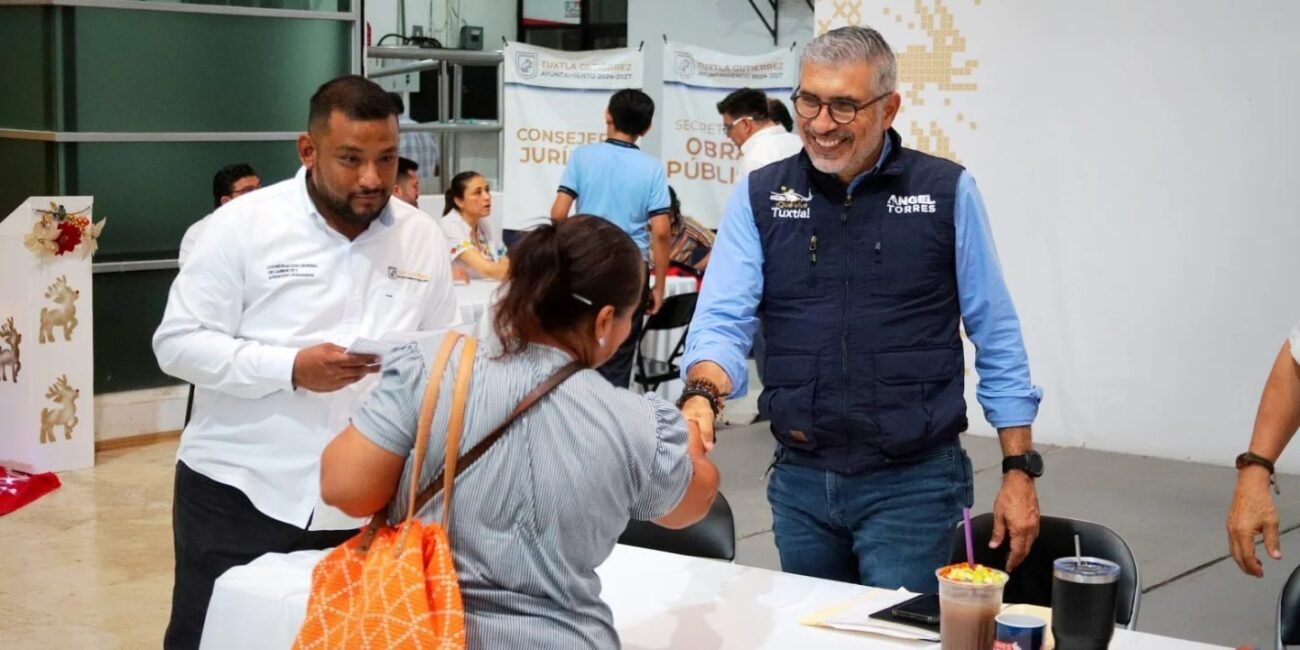 Angel Torres encabeza el último Lunes del Pueblo 2025 y reafirma un gobierno cercano y comprometido con las familias tuxtlecas WhatsApp Image 2025 12 08 at 10.11.39 PM