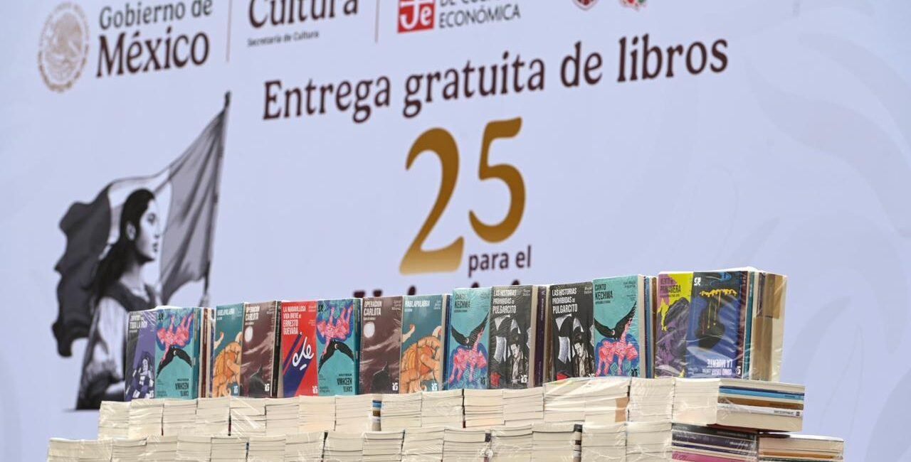 ¡QUE VIVA SIEMPRE LA LECTURA ENCABEZA PRESIDENTA CLAUDIA SHEINBAUM ENTREGA GRATUITA DE 2.5 MILLONES DE LIBROS DE LA COLECCION 25 PARA EL VEINTICINCO DEL FCE A JOVENES DE LATINOAMERICA00003