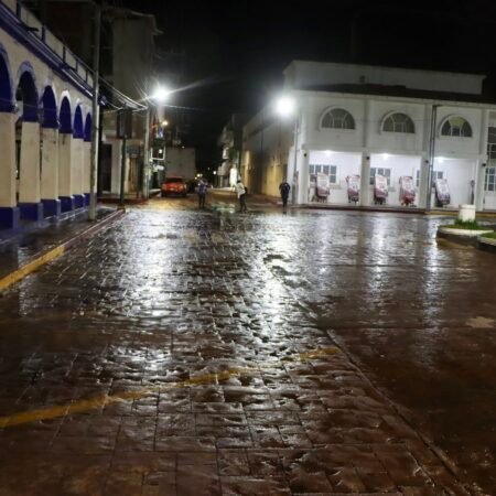 Parque central y calles limpias y llamado al orden ciudadano en Villaflores