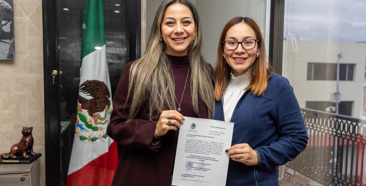 Congreso entrega nombramiento a presidenta de Ocozocoautla WhatsApp Image 2026 01 15 at 5.36.14 PM