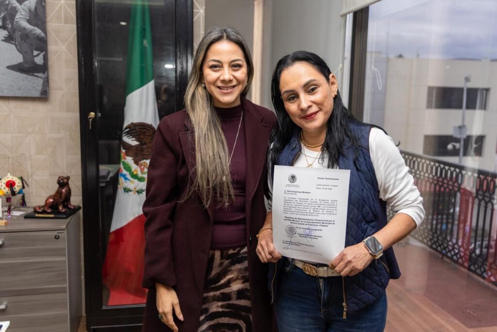 Congreso entrega nombramiento a presidenta de Ocozocoautla 2 WhatsApp Image 2026 01 15 at 5.36.15 PM