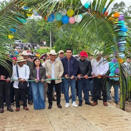El líder del PT en Chiapas participó en inauguración de obras de impacto social en el municipio de Las Margaritas