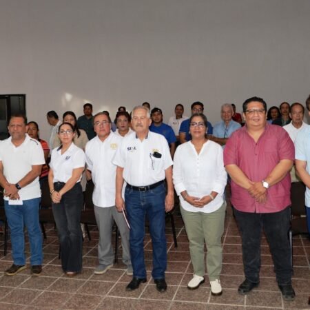 Imparten en la UNACH taller sobre calidad y uso de los propóleos CURSO 8