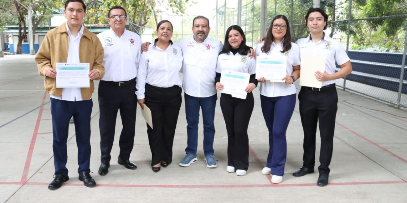 Icheja entrega constancias Usicamm a estudiantes normalistas comprometidos con la alfabetización en Chiapas