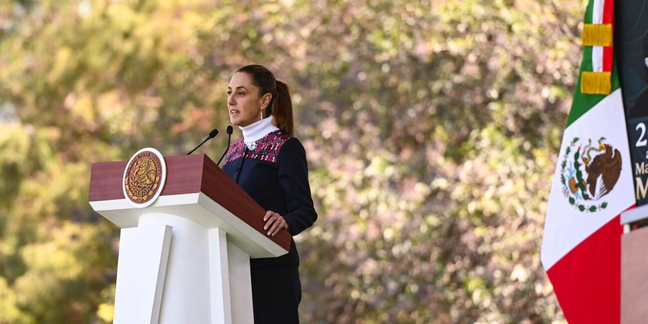 Mexico es dignidad valentia y grandeza Presidenta Claudia Sheinbaum en Ceremonia por el Dia de la Bandera00015