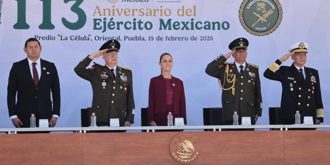 “Vamos muy bien en los Trenes del Norte”: Presidenta Claudia Sheinbaum destaca colaboración de la población para liberación de más de 24 millones de M2 de derecho de vía Nuestras fuerzas armadas son garantia de que Mexico decidira su destino con independencia Presidenta Claudia Sheinbaum en 113 Aniversario del Ejercito Mexicano00007