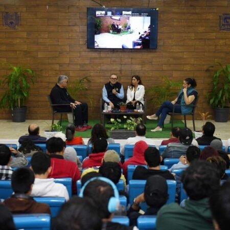 Dictan en la UNACH la conferencia “Del aula al Centro de Datos: Oportunidades para jóvenes en Inteligencia Artificial”