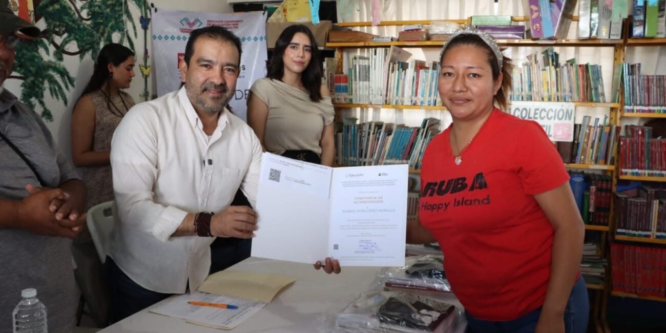 Sergio David Molina Gómez encabeza entrega de becas “Rosario Castellanos” y refuerza la alfabetización en El Jobo WhatsApp Image 2026 02 17 at 3.08.06 PM