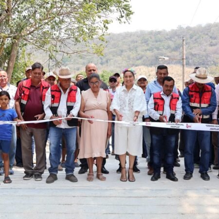 Yaneth Chiu, presidenta municipal de Jiquipilas, inaugura puente vehicular en Absalón Castellanos Domínguez 656686202 122168045846724420 8927378335503244002 n