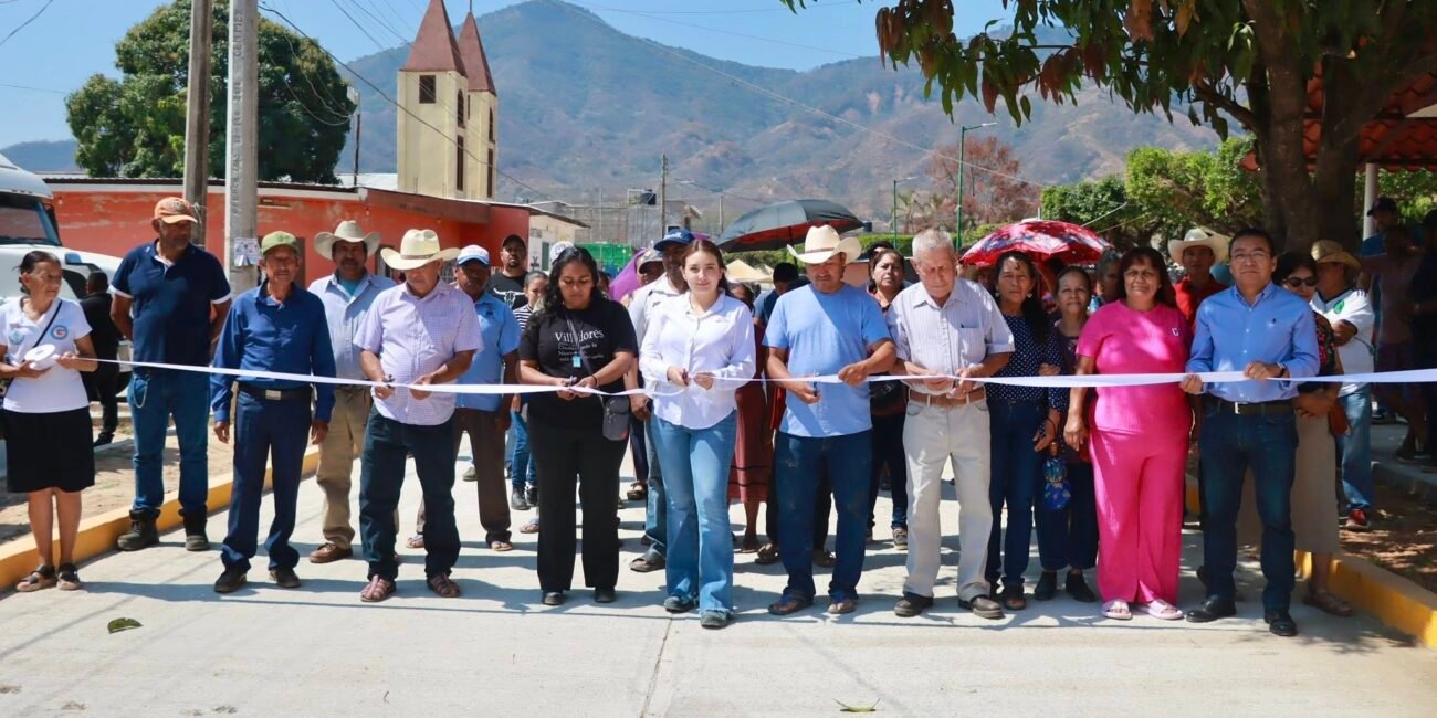 Valeria Rosales y vecinos de Nuevo México inauguran calle 657962756 122191652768539184 1404558803917282805 n