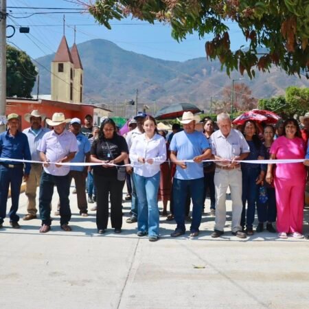 Valeria Rosales y vecinos de Nuevo México inauguran calle 657962756 122191652768539184 1404558803917282805 n