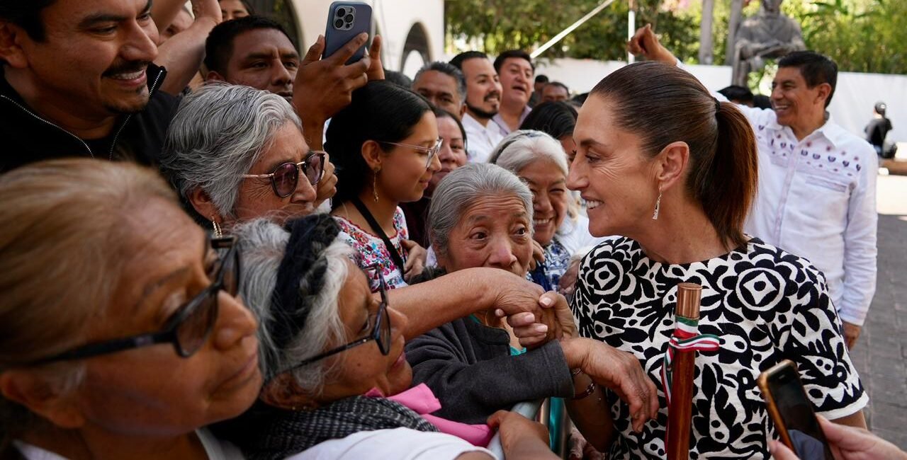 Culmina Presidenta Claudia Sheinbaum gira por Quintana Roo y Oaxaca; avanzan temas de infraestructura, seguridad, turismo y mujeres GIRA QUINTANA ROO OAXACA00003