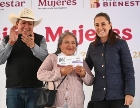 Presidenta Claudia Sheinbaum entrega Pension Mujeres Bienestar en Zacatecas son 36 mil beneficiarias en el estado y a nivel nacional la meta es de 3.5 millones este ano6