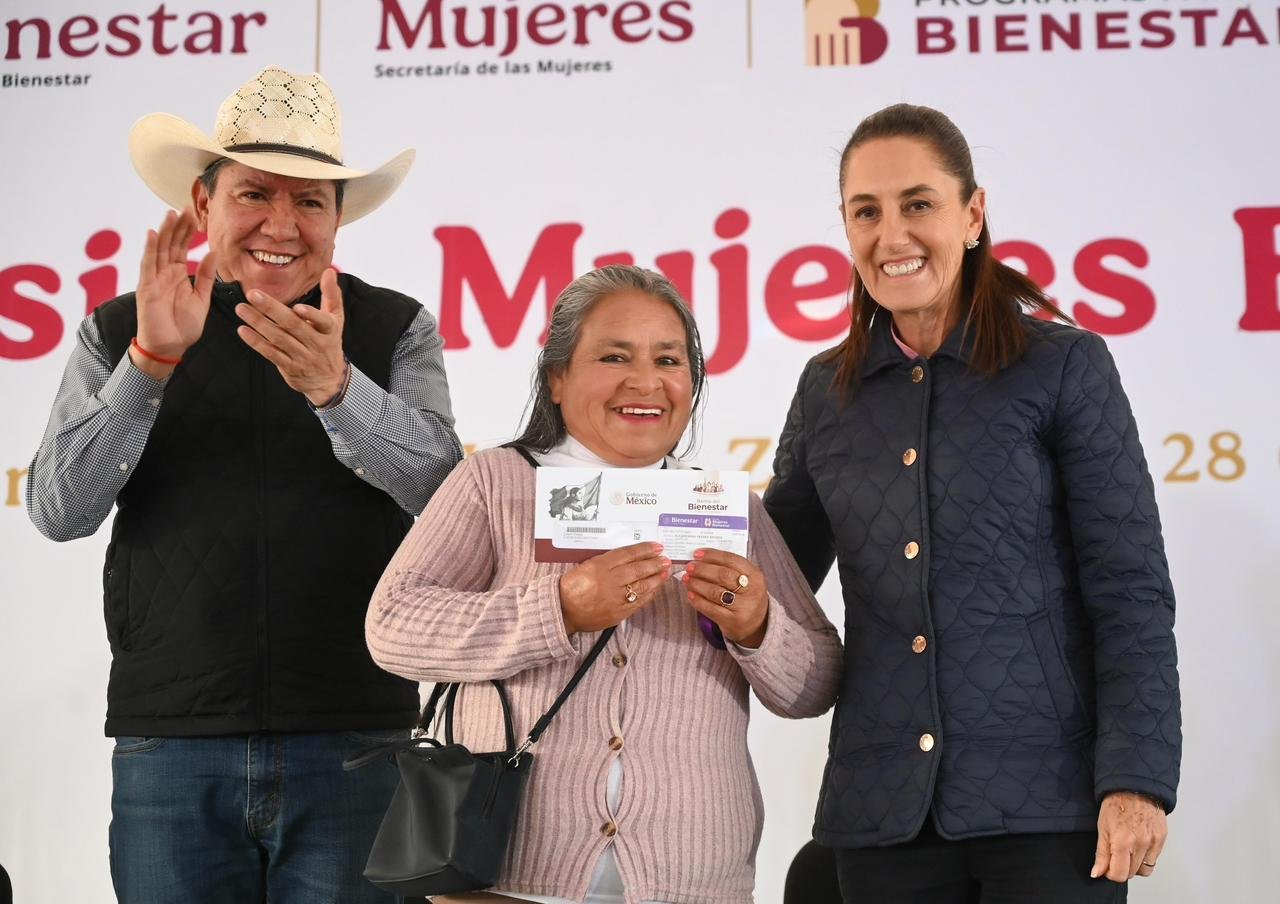 Presidenta Claudia Sheinbaum entrega Pension Mujeres Bienestar en Zacatecas son 36 mil beneficiarias en el estado y a nivel nacional la meta es de 3.5 millones este ano6
