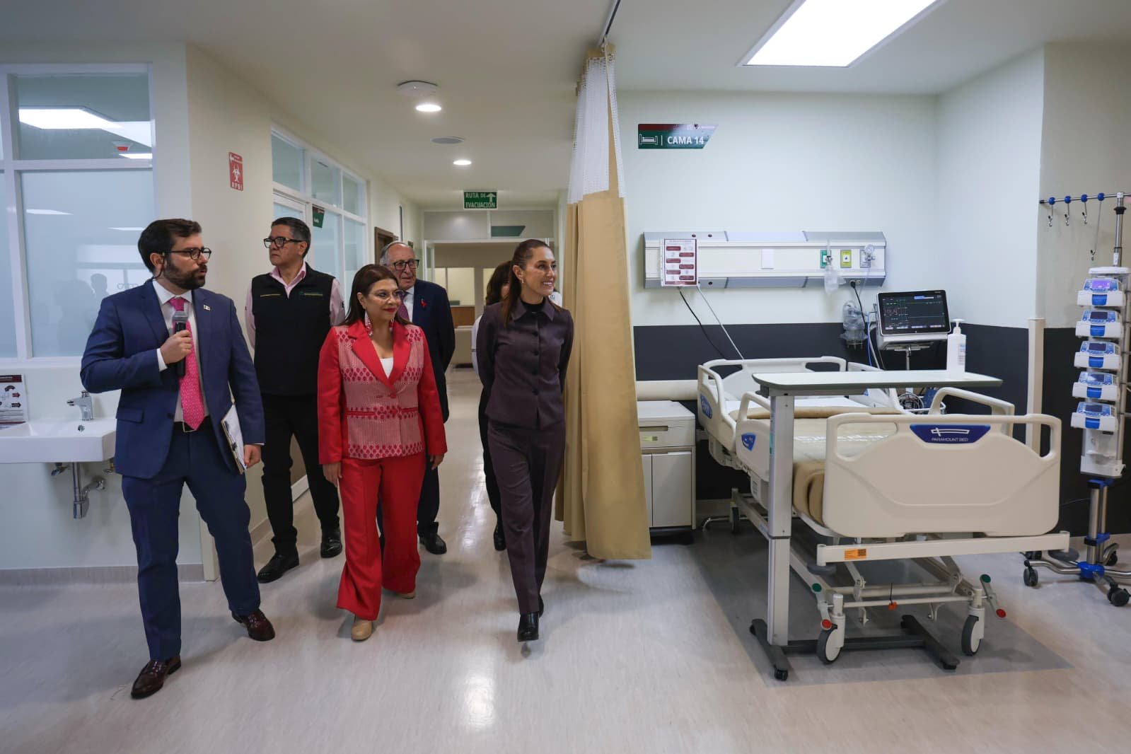 Presidenta Claudia Sheinbaum inaugura Hospital Oncologico para la Mujer de la CDMX del IMSS Bienestar que atendera a 500 mil mujeres al ano00005