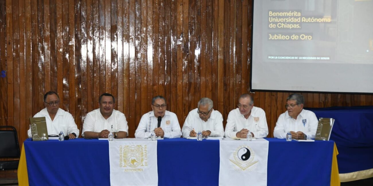 Presentan en Tapachula el libro “Benemérita Universidad Autónoma de Chiapas, Jubileo de Oro” WhatsApp Image 2026 02 27 at 5.47.35 PM