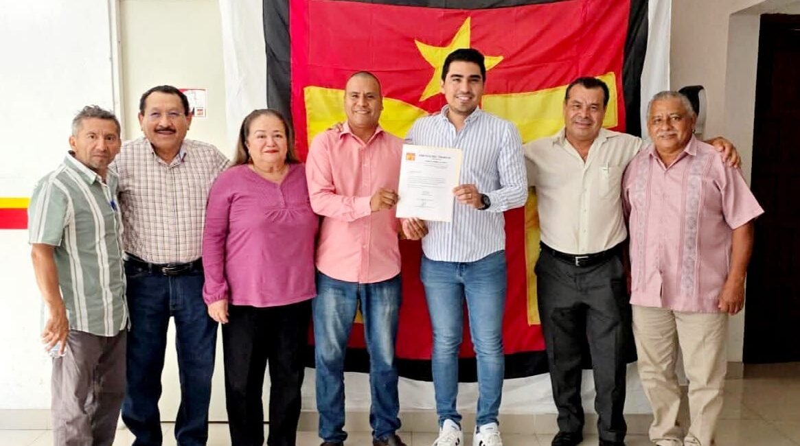 El PT ENTREGA NOMBRAMIENTO DE COORDINADOR MUNICIPAL DE AFILIACIÓN EN ESCUINTLA A HODMI ROBLERO WhatsApp Image 2026 03 26 at 6.16.52 AM 1