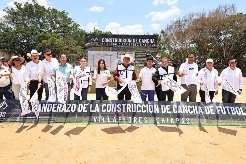 Gobernador Eduardo Ramírez y alcaldesa Valeria Rosales dan banderazo de construcción de cancha 672676338 122193438050539184 8736889803628964541 n