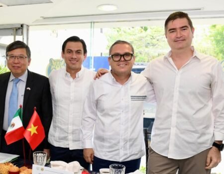 EMBAJADOR VIETNAM UNACH 7