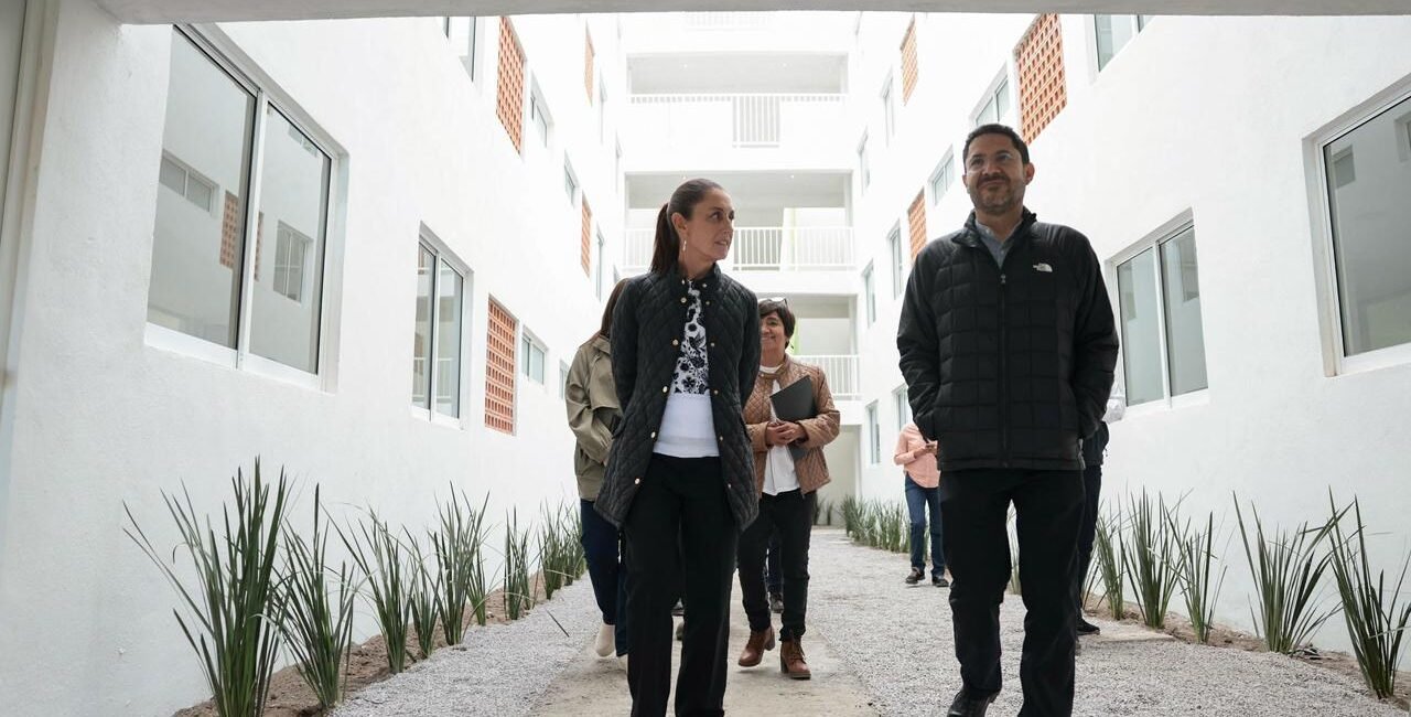 La Cuarta Transformacion se dedica a la felicidad del pueblo de Mexico Presidenta Claudia Sheinbaum entrega 240 viviendas y 577 condonaciones de credito en San Jose Chiapa Puebla 7