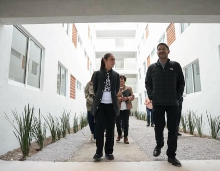 La Cuarta Transformacion se dedica a la felicidad del pueblo de Mexico Presidenta Claudia Sheinbaum entrega 240 viviendas y 577 condonaciones de credito en San Jose Chiapa Puebla 7