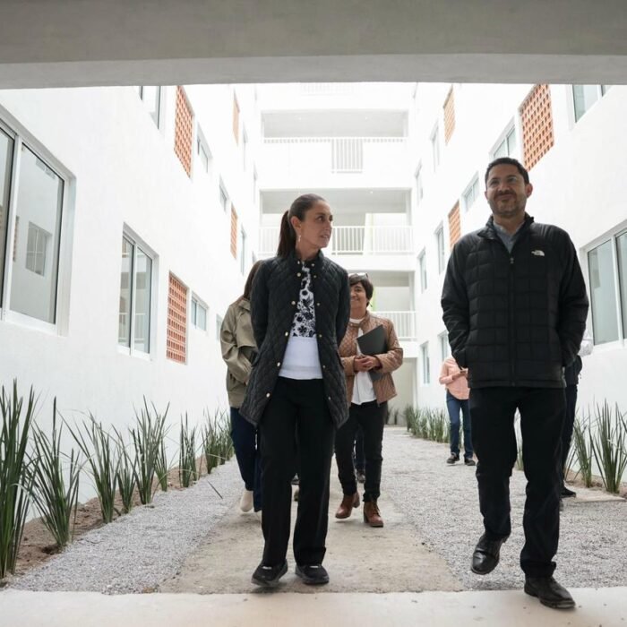 La Cuarta Transformacion se dedica a la felicidad del pueblo de Mexico Presidenta Claudia Sheinbaum entrega 240 viviendas y 577 condonaciones de credito en San Jose Chiapa Puebla 7