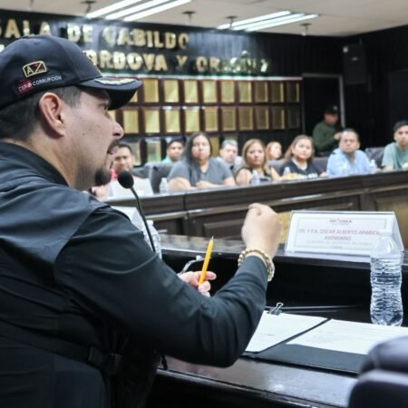 Secretario de Seguridad del Pueblo brinda atención a locatarios e introductores de productos de mercado de Tapachula WhatsApp Image 2026 04 08 at 8.51.45 PM