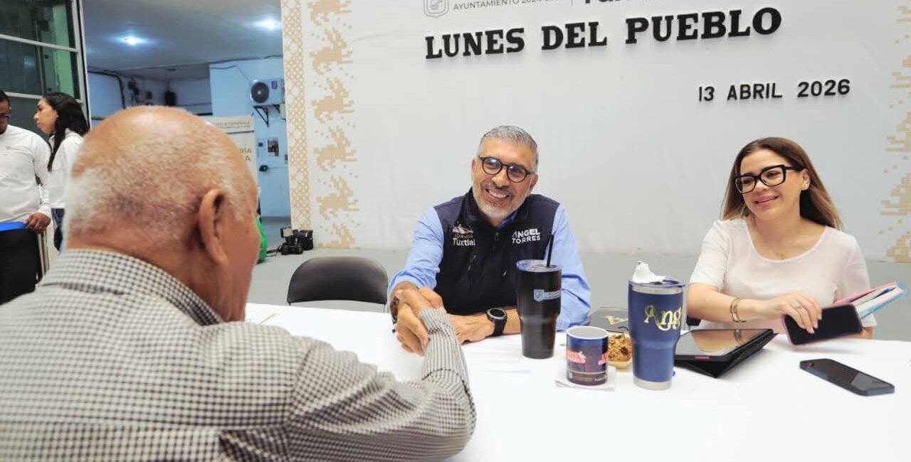 Angel Torres concluyó de madrugada atención a tuxtlecas y tuxtlecos en Lunes del Pueblo WhatsApp Image 2026 04 14 at 12.09.43 PM