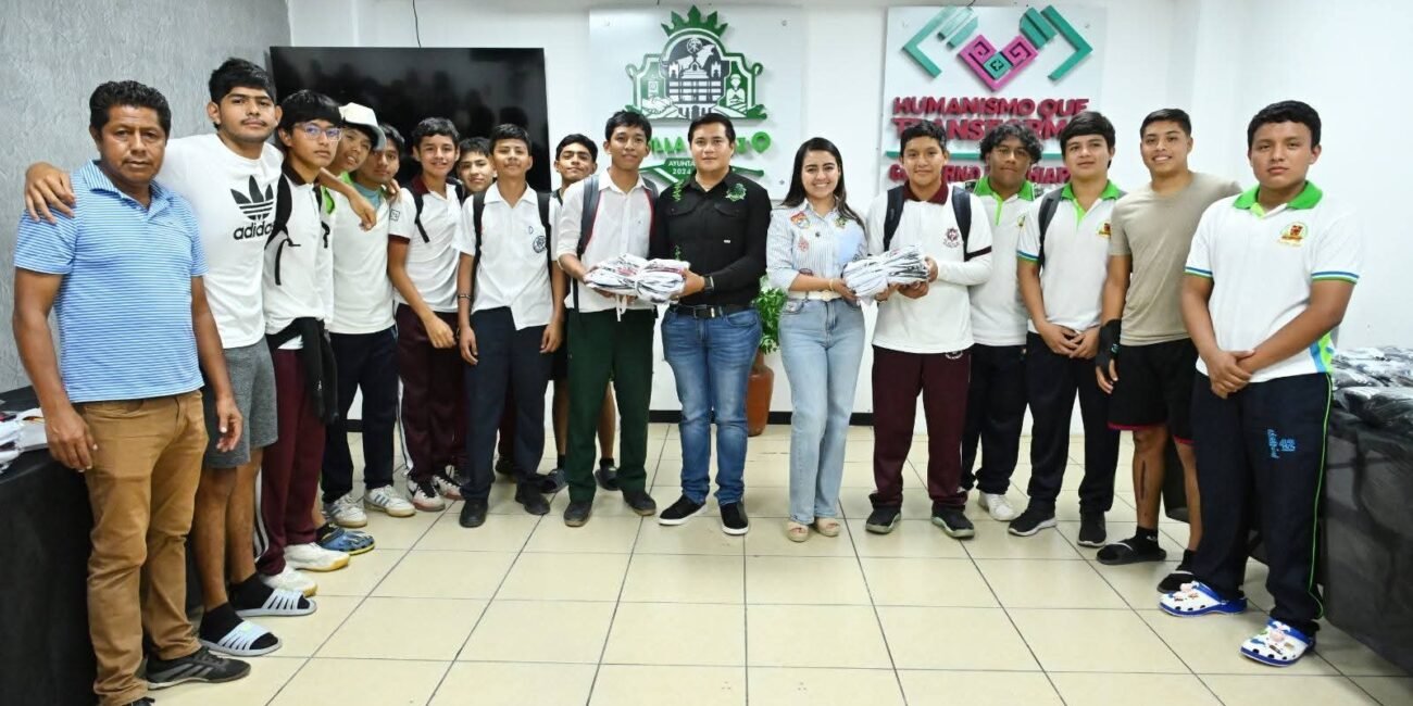 Gobierno Municipal de Villacorzo entregan uniformes a selecciones deportivas del municipio 1faa2315 e5ff 431d 9f90 152e70710d1d