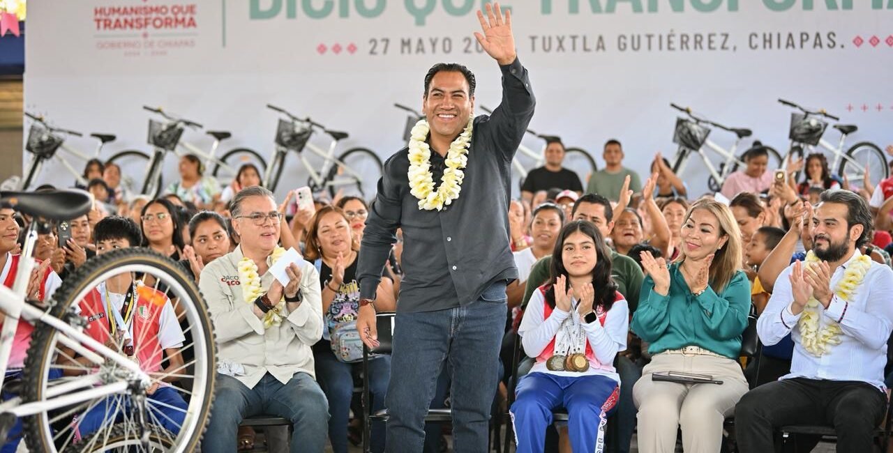 Eduardo Ramírez entrega bicicletas y mochilas a estudiantes de Tuxtla Gutiérrez FOTO PRINCIPAL 7 1