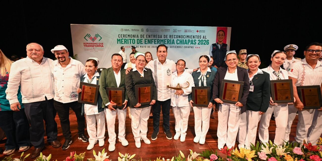 Eduardo Ramírez Aguilar reconoce al personal de enfermería e instala el Comité Estatal de Partería FOTO PRINCIPAL 7