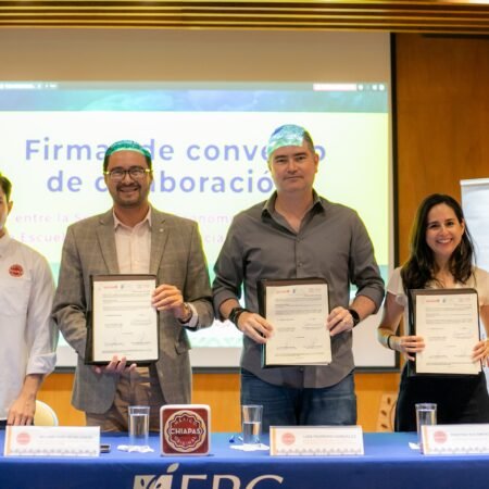 Marca Chiapas y la EBC consolidan alianza para formalizar vinculación académica FOTOS SEyT 10