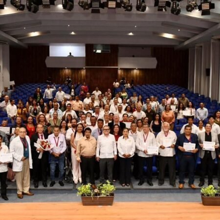 Reconoce UNACH a docentes con más de 25 años de servicio en los Campus de Tuxtla Gutiérrez y San Cristóbal de Las Casas MEDALLA MAESTROS 7