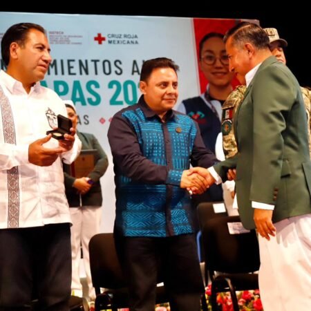 Reconocen en Chiapas el compromiso y humanismo del personal de enfermería WhatsApp Image 2026 05 18 at 6.34.48 PM