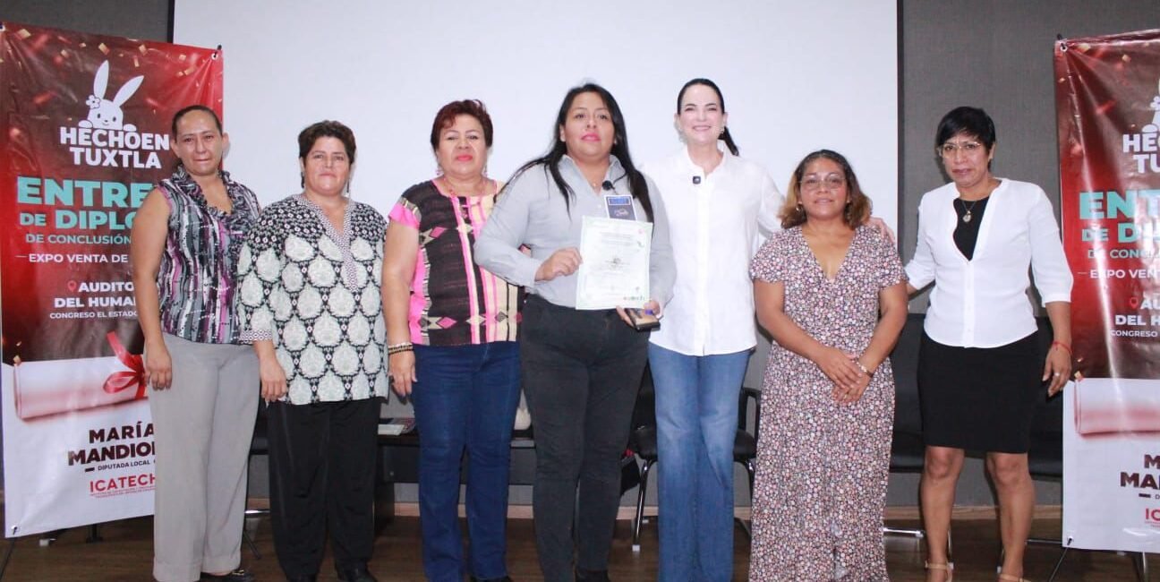 Entregan diplomas a emprendedoras egresadas de los cursos “Hecho en Tuxtla” WhatsApp Image 2026 05 24 at 3.02.48 PM