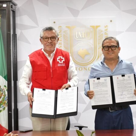 Abren UNACH y Cruz Roja Mexicana espacios que fortalecen la formación de estudiantados y egresados de la Licenciatura en Médico Cirujano WhatsApp Image 2026 05 25 at 4.06.39 PM
