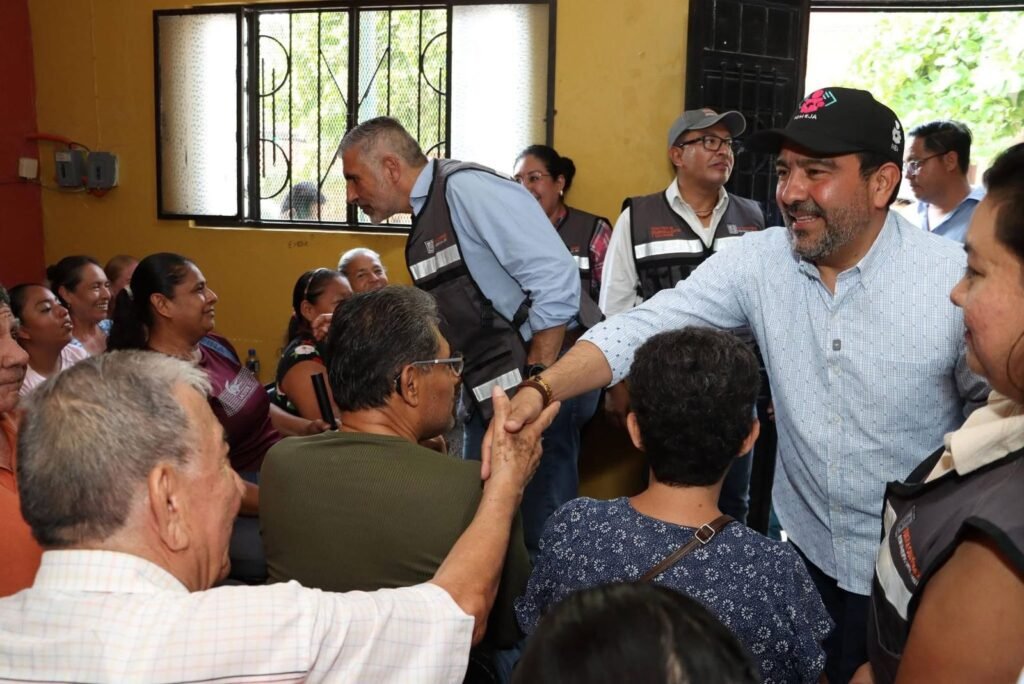 Sergio David Molina fortalece la educación de jóvenes y adultos con entrega de módulos del programa “Tuxtla Puede” 2 WhatsApp Image 2026 05 26 at 10.09.46 AM