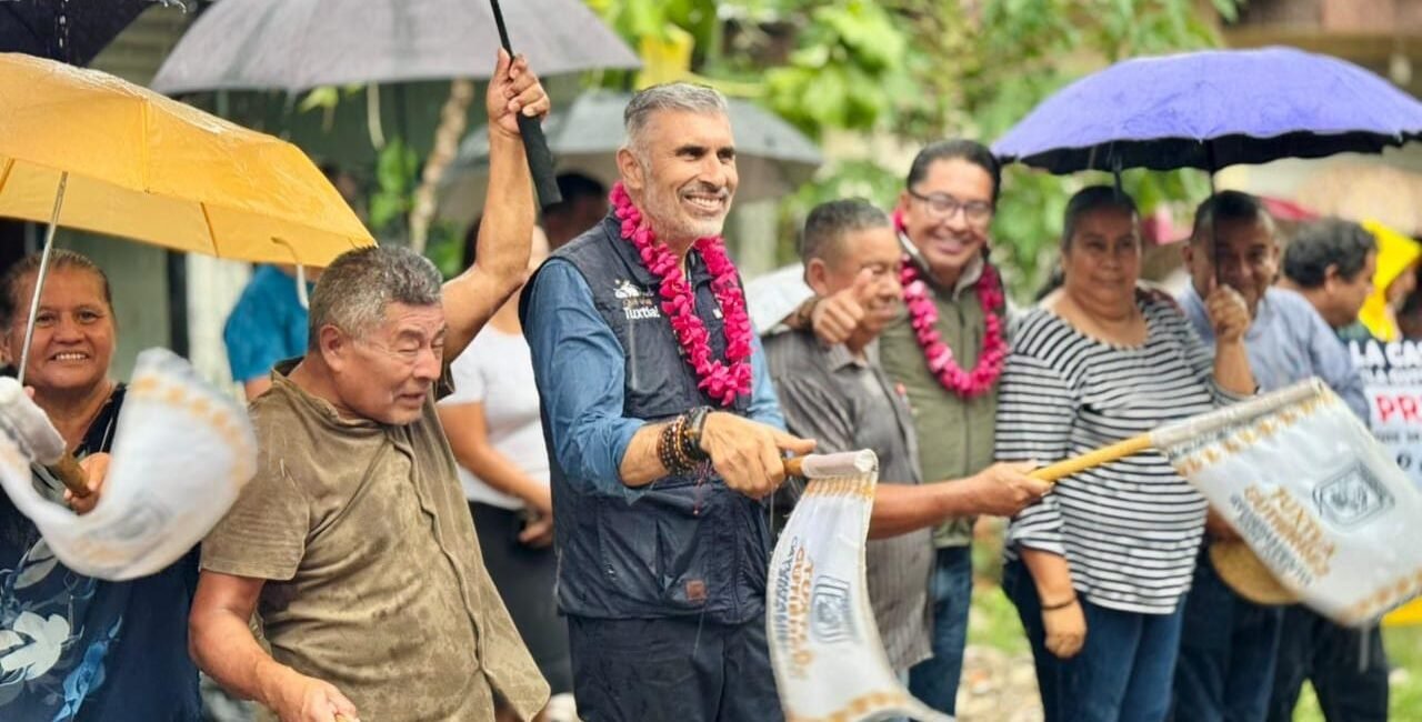Calles Felices llega a la colonia San Isidro con el presidente Angel Torres WhatsApp Image 2026 05 27 at 9.45.40 PM