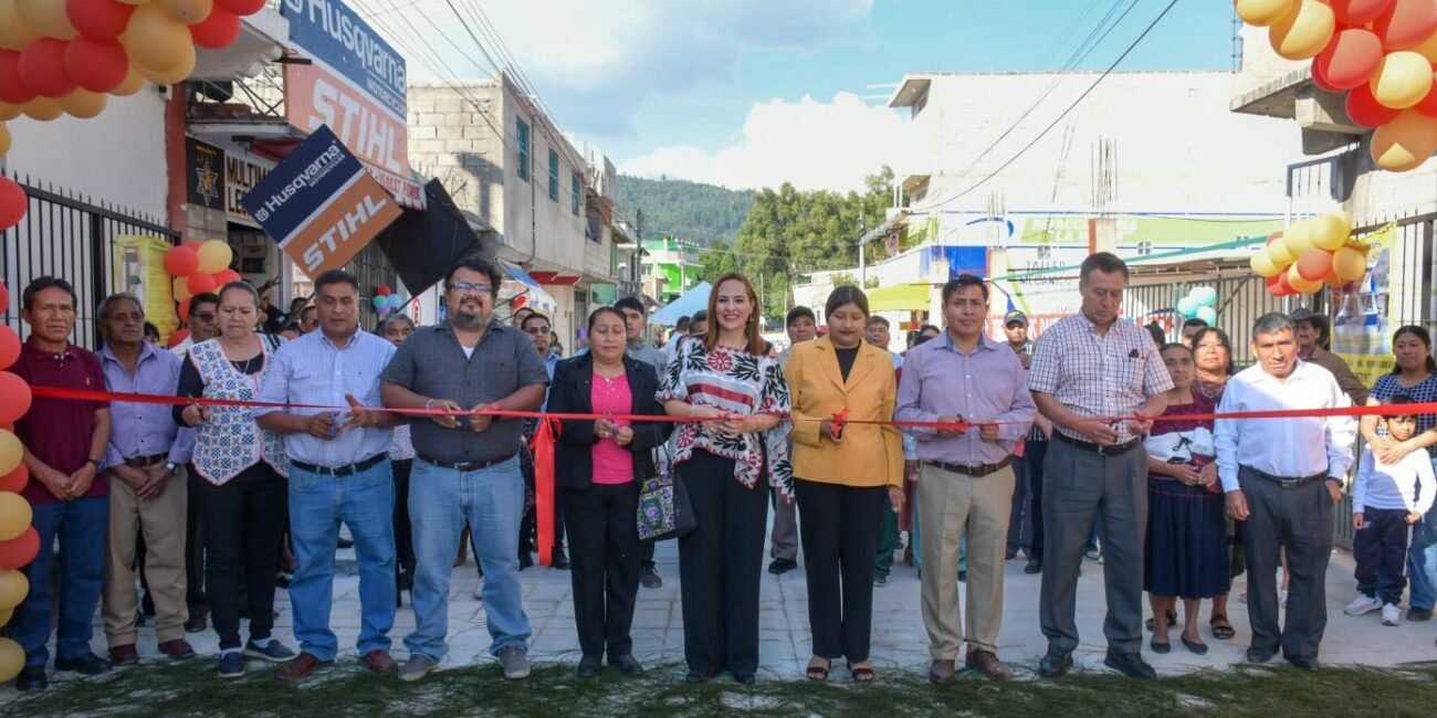 Inauguran rehabilitación de drenaje y pavimentación de la calle General Zaragoza en la 5 de Mayo 708987234 122206281554547537 8079694471927272778 n