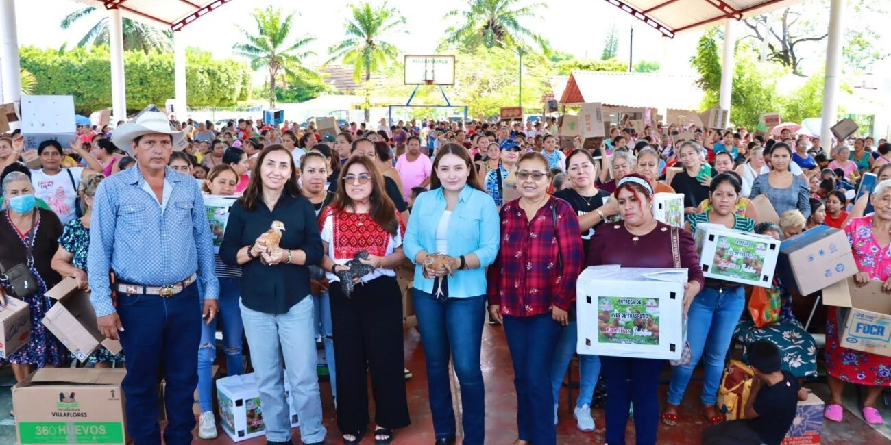 En Jesús M Garza Valeria Rosales entrega aves de traspatio 9ea44c52 2f58 4920 8897 380edbf9ef6a