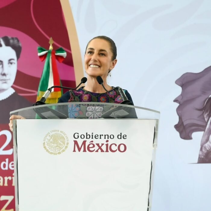 El objetivo de Jovenes Construyendo el Futuro es otorgar un ano de experiencia y el derecho al empleo digno Presidenta Claudia Sheinbaum desde Xalapa3