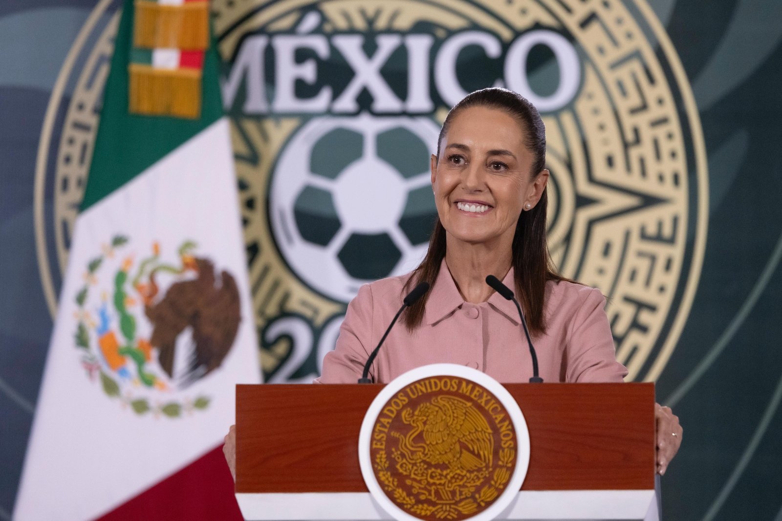 Los 520 boletos para el Mundial de Futbol que llegaron al Gobierno de Mexico se regalaron a los ganadores del Mundial Social Presidenta Claudia Sheinbaum3
