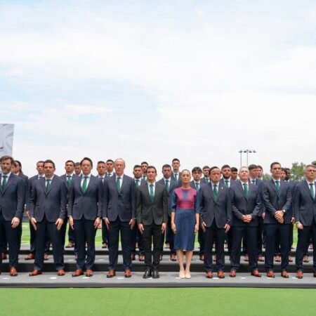 Presidenta Claudia Sheinbaum abandera a la Seleccion Nacional de Mexico que participara en la Copa Mundial de la FIFA 202600001