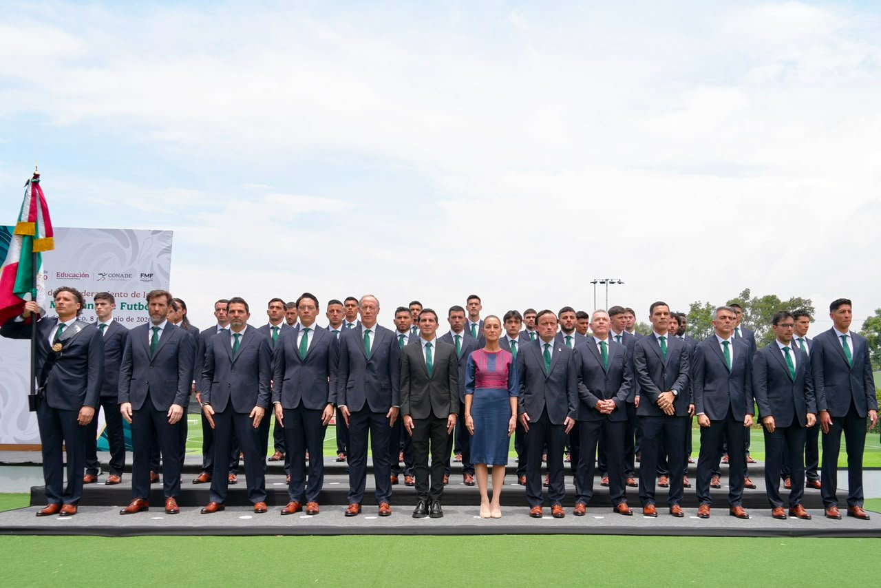Presidenta Claudia Sheinbaum abandera a la Seleccion Nacional de Mexico que participara en la Copa Mundial de la FIFA 202600001