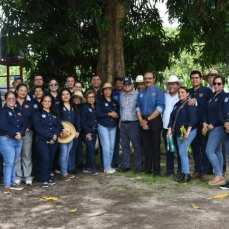 Recorre rector Oswaldo Chacón Rojas instalaciones académicas y de capacitación en el Campus IV de la UNACH RECTOR HUEHUETAN 1