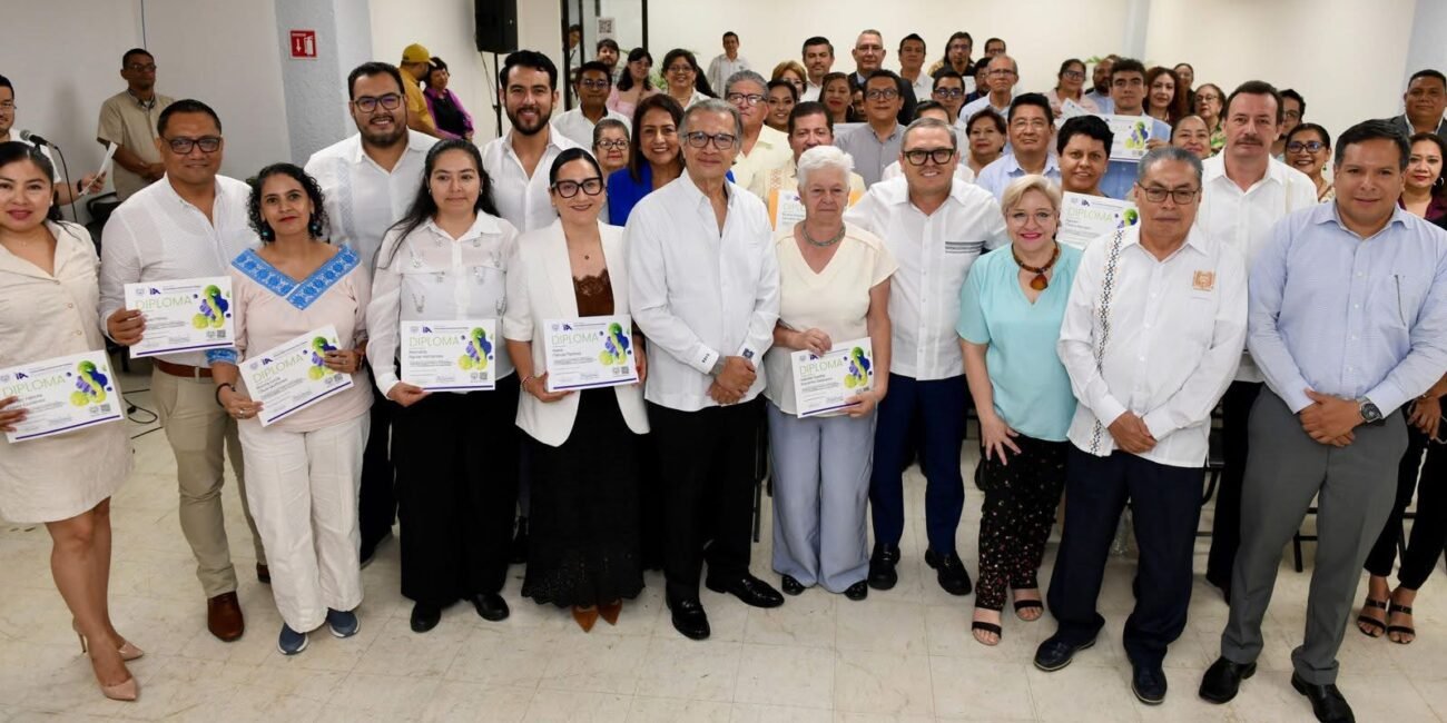 Clausuran en la UNACH los trabajos del Diplomado “Navegando en la Era de la Inteligencia Artificial: Habilidades para un Mundo Inteligente” RECTOR TALLER 1 1