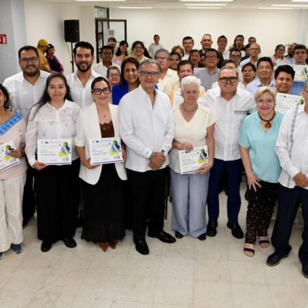 Clausuran en la UNACH los trabajos del Diplomado “Navegando en la Era de la Inteligencia Artificial: Habilidades para un Mundo Inteligente” RECTOR TALLER 1 1